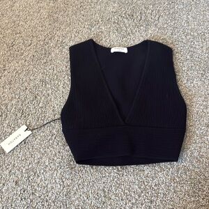 Aritzia Babaton black crop top NWT size Small